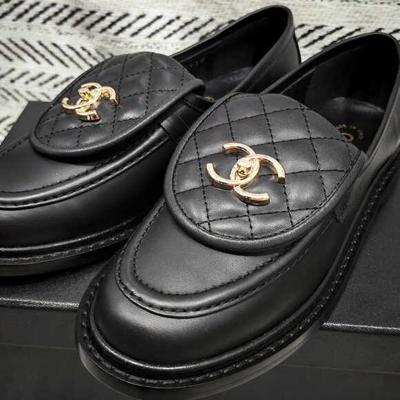Chanel Women's Black Loafers - Picture 6 of 7